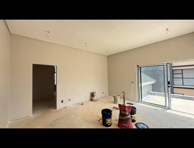 5 BEDROOM HOUSE FOR SALE IN MIDSTREAM HEIGHTS